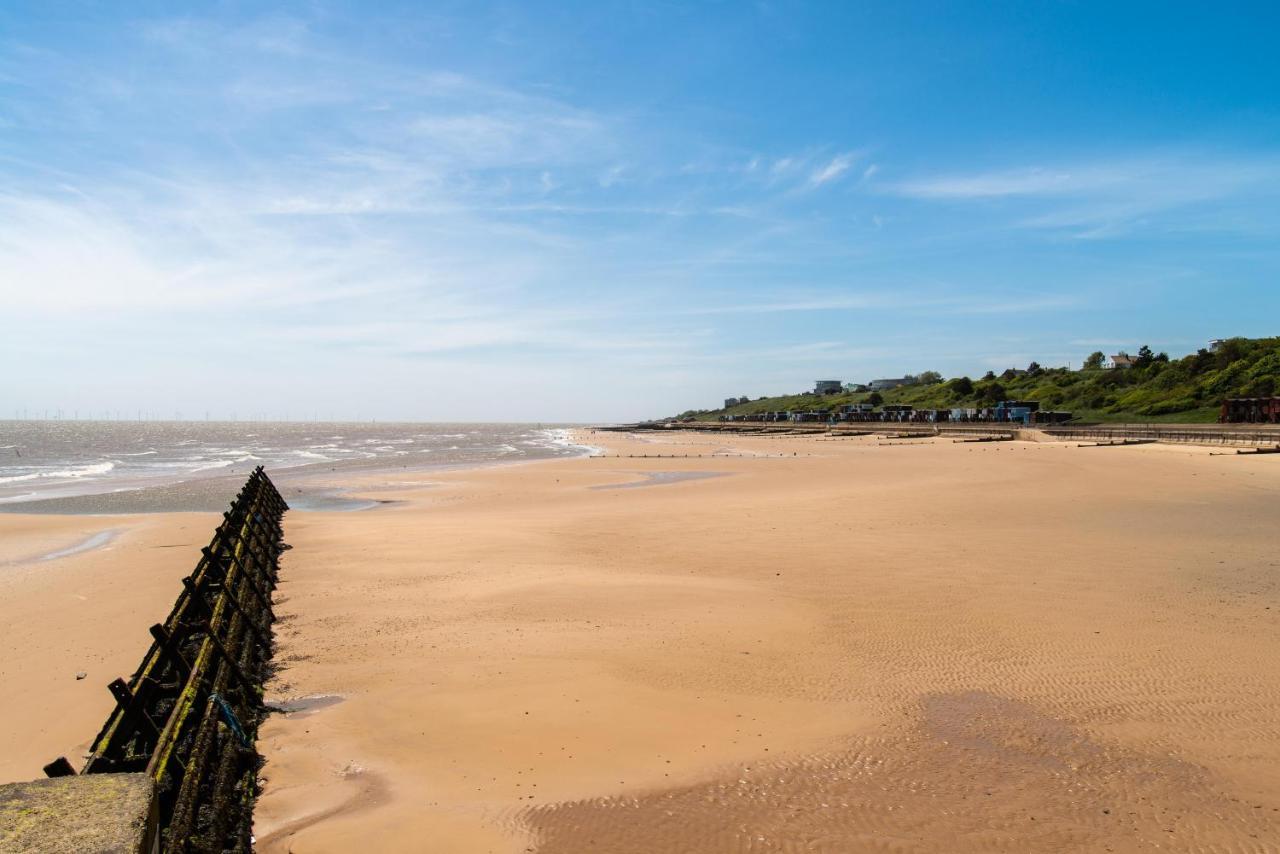 6 Berth Caravan For Hire At Martello Beach Holiday Park In Essex Ref 29017Y Clacton-on-Sea Exterior foto